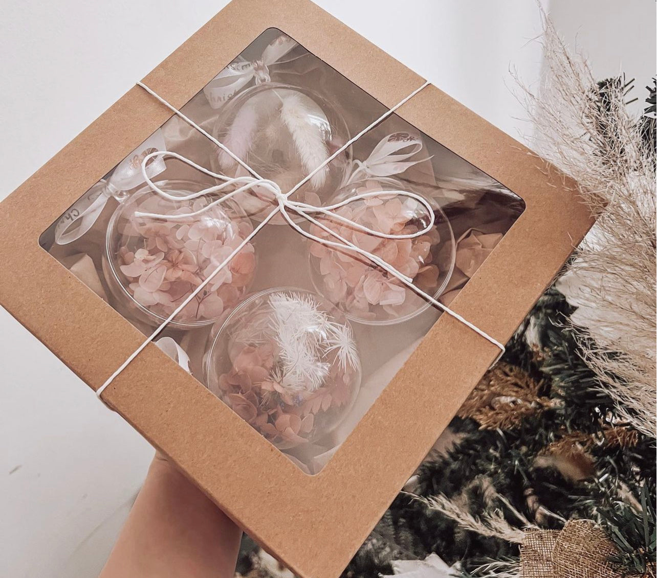 4pack of Dried Flower Baubles in Gift Box